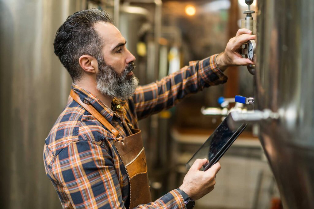 man-working-in-brewery-7J7BKPJ.jpg